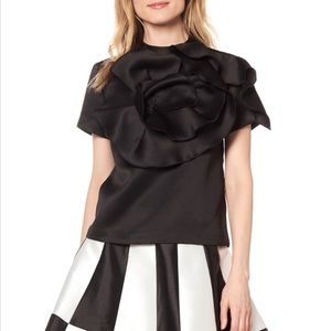 Gracia Flower Shape Top