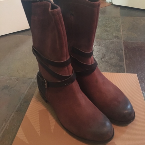 UGG Boots - Picture 3 of 3