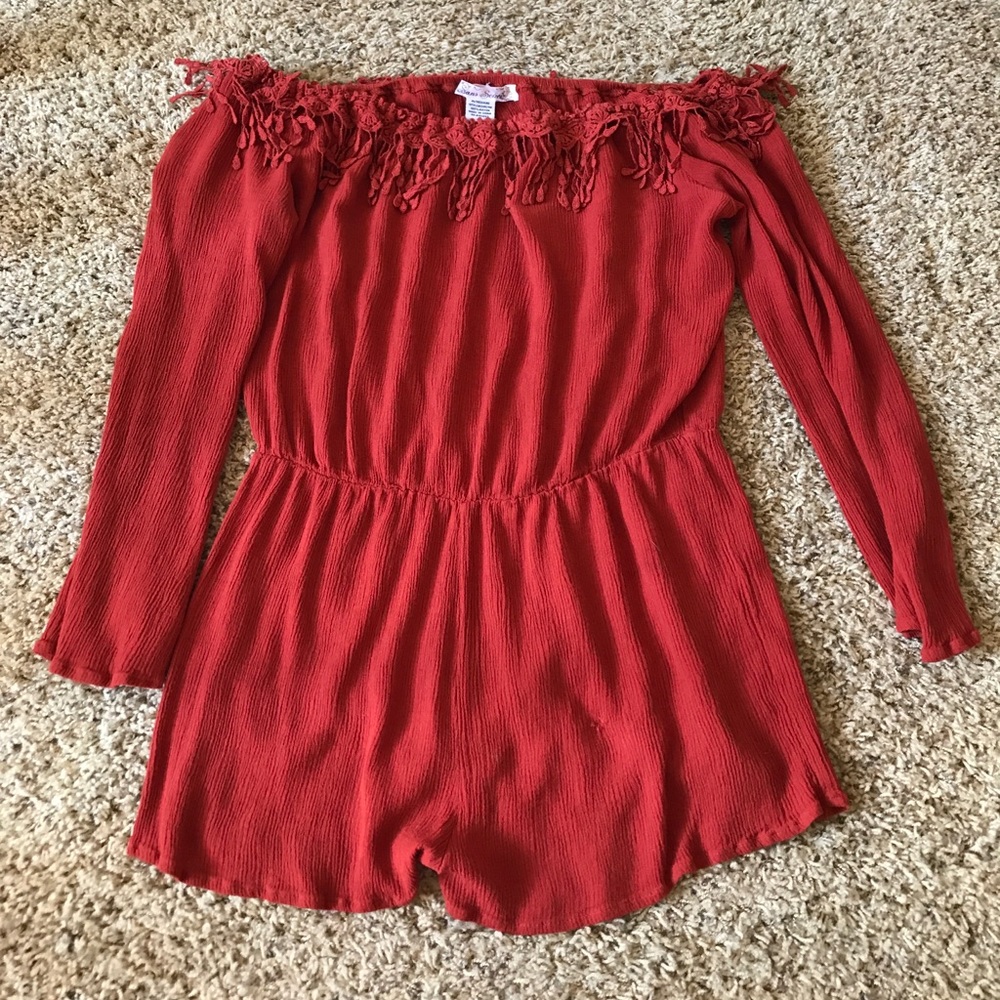 Loose fitted off the shoulder dark red romper.