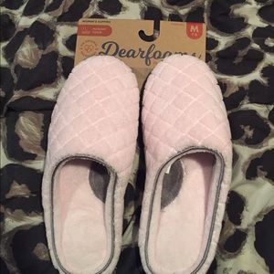 Comfy dearfoam slippers.