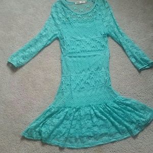 Long sleeves lace dress