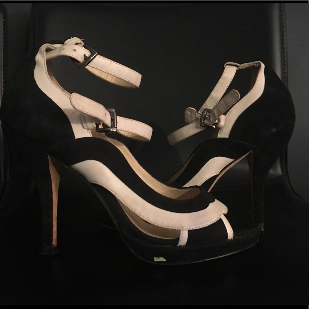 Boutique 9 heels size 6 open toe black and white