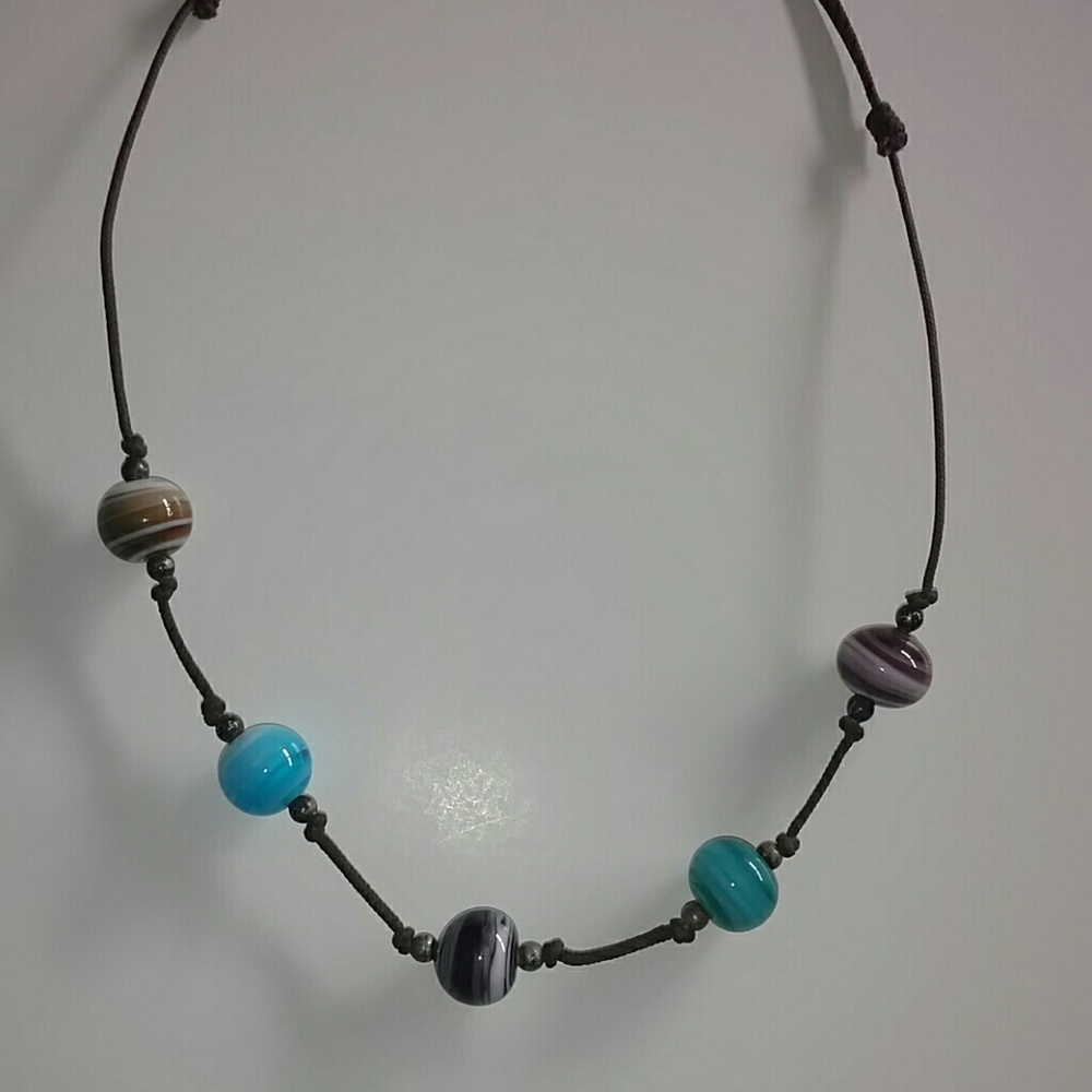 Vintage adjustable necklace w swirled glass beads