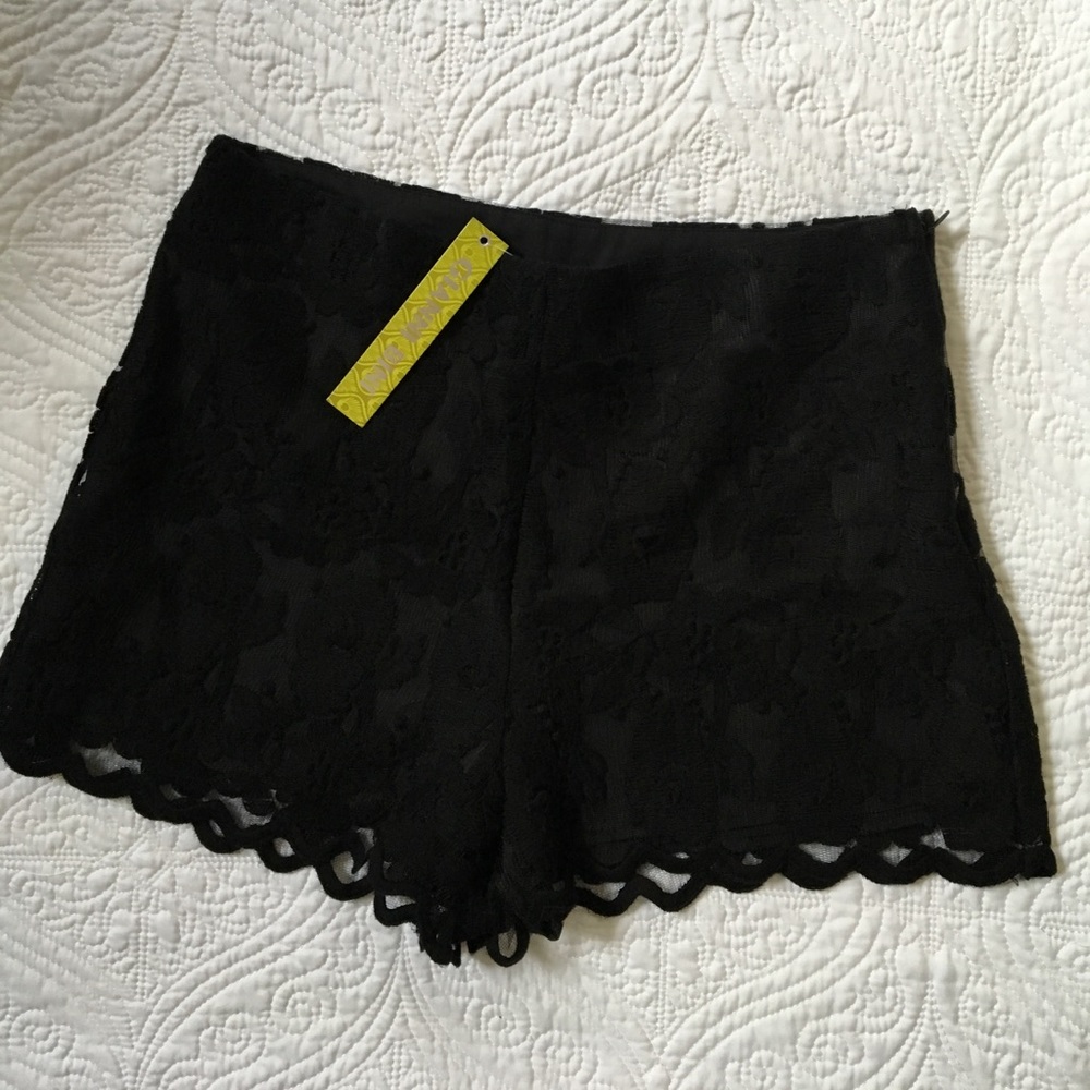 Gianni Bini Dana shorts black lace scalloped hem