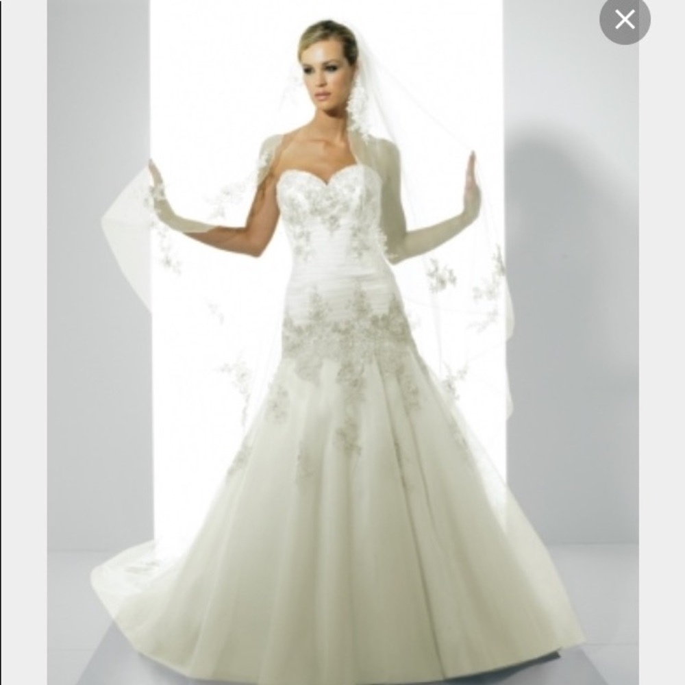 Wedding dress