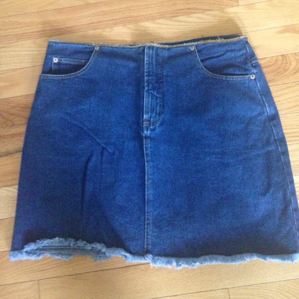 BILL BLASS DENIM SKIRT