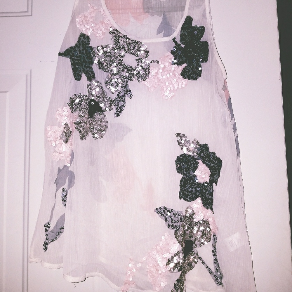 Women's sleevless blouse