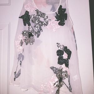 Women's sleevless blouse