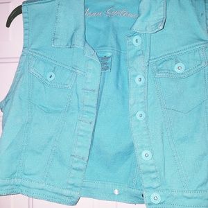 Juniors/womens cropped jean vest