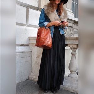 Black Pleated maxi skirt size 8/10 NWOT