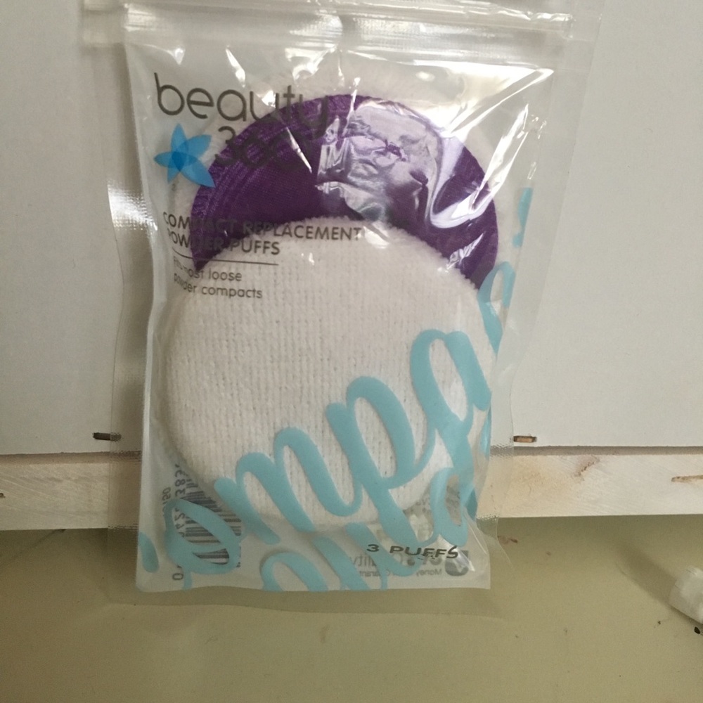 Compact replacement powder puffs