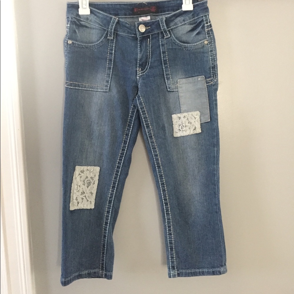 Cute Jean Capri Pants with Lace Patch