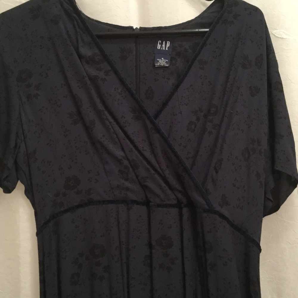 Gap size 8 navy floral dress