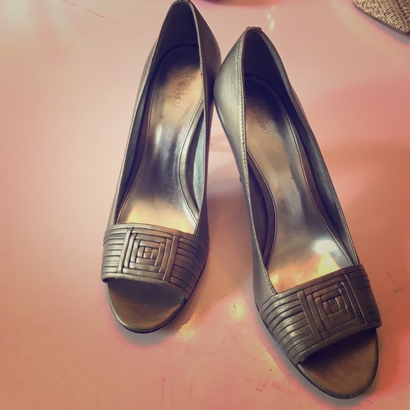 Calvin Klein Brushed Bronze Heel-S2 - Picture 1 of 8