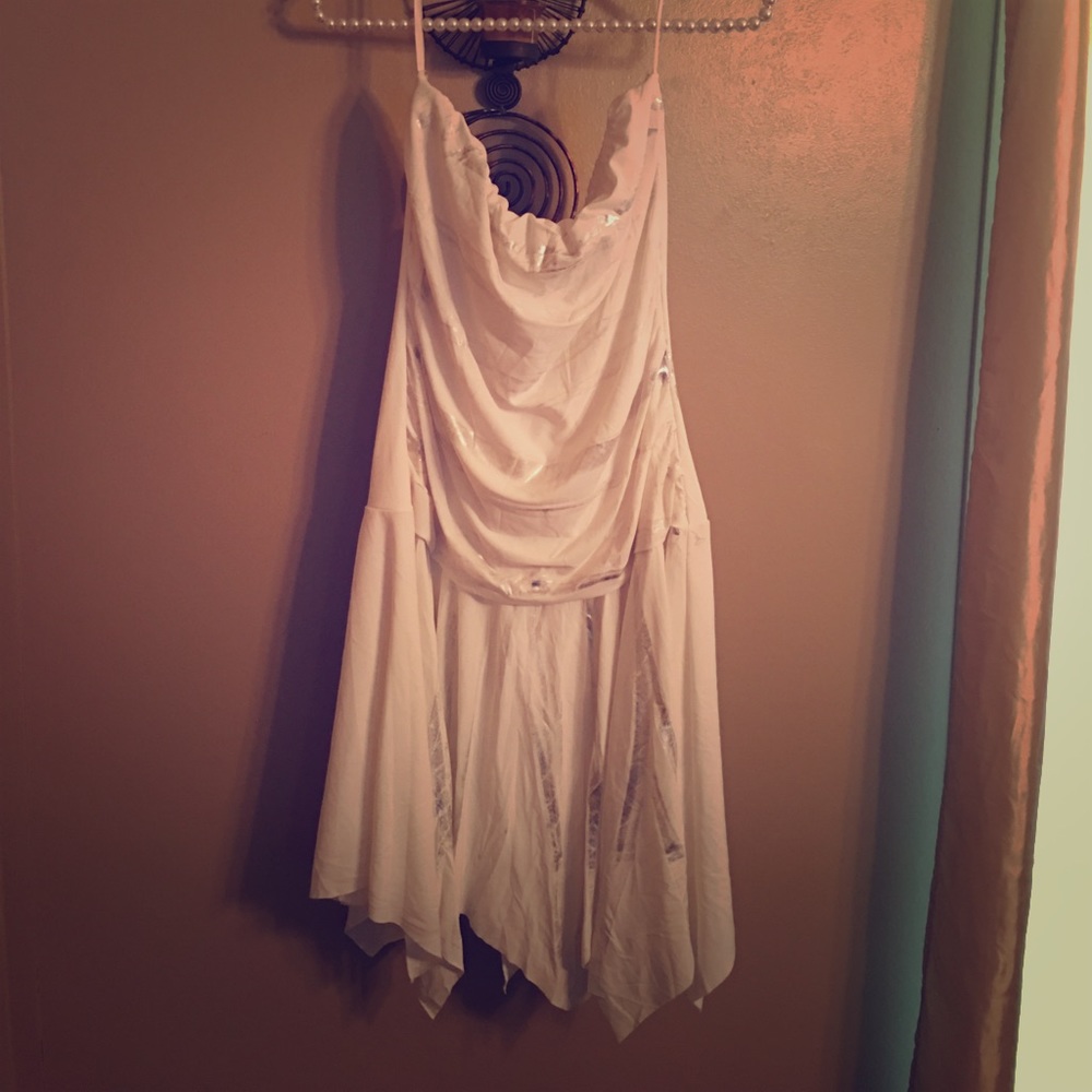 Sleeveless tube dress. Beautiful cream color/white