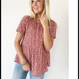 NWT! Beautiful floral Peplum Top size M