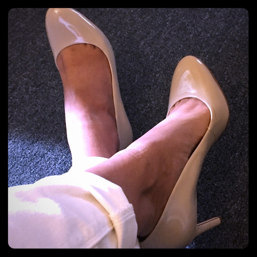 Nude Heels 👠