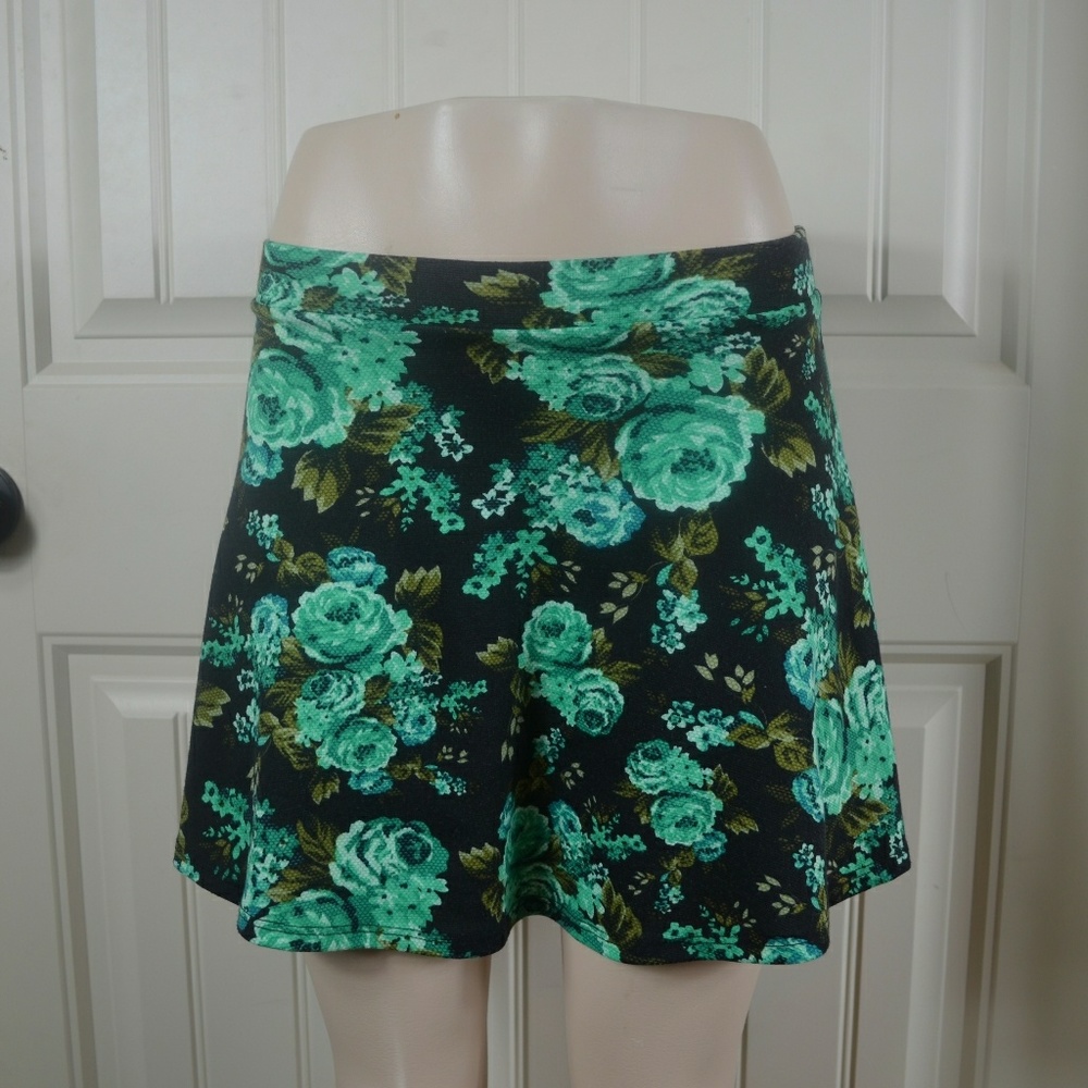 Wet Seal Black & Green floral skater skirt