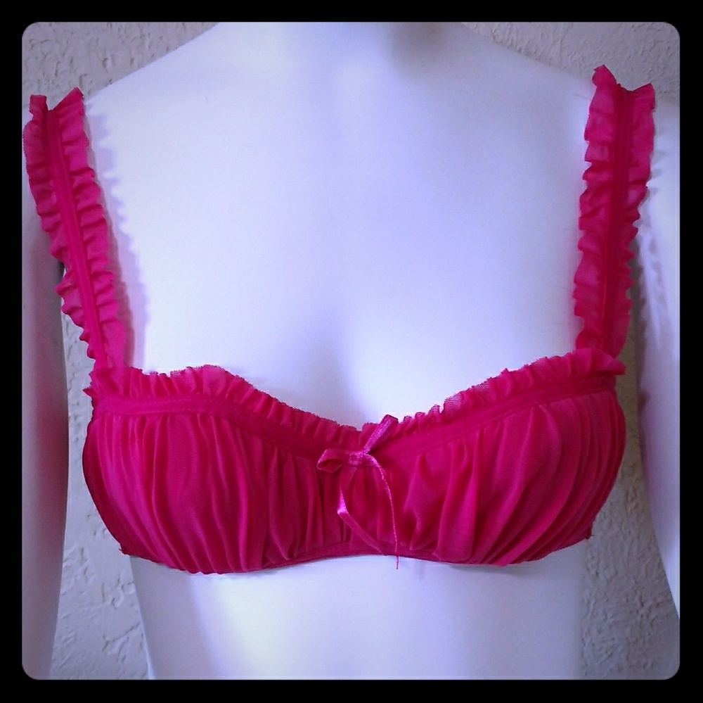 Frilly fuschia bra 32B