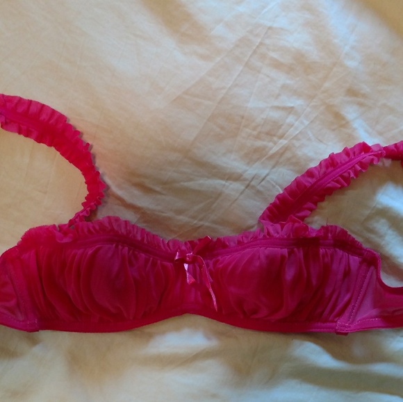 Frilly fuschia bra 32B - Picture 2 of 4