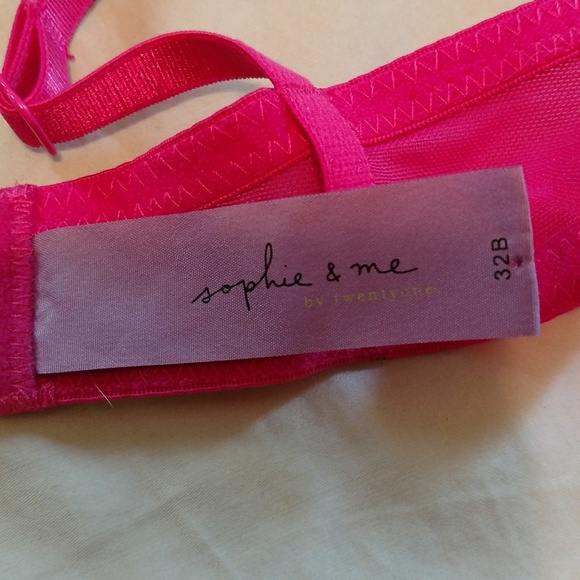 Frilly fuschia bra 32B - Picture 4 of 4