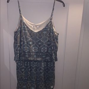 BB DAKOTA blue patterned romper size medium