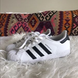 Adidas Superstars in Men's 5.5/Women's 7.5