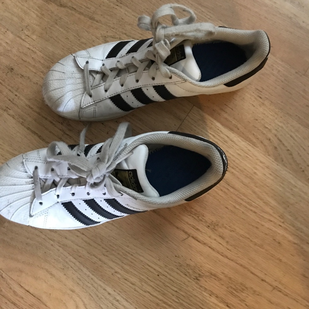 Adidas superstar shoe