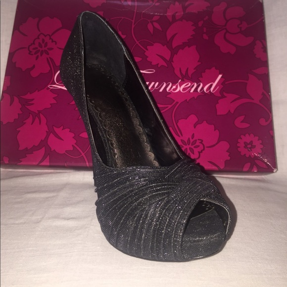 Lulu Townsend Heels - Picture 3 of 3