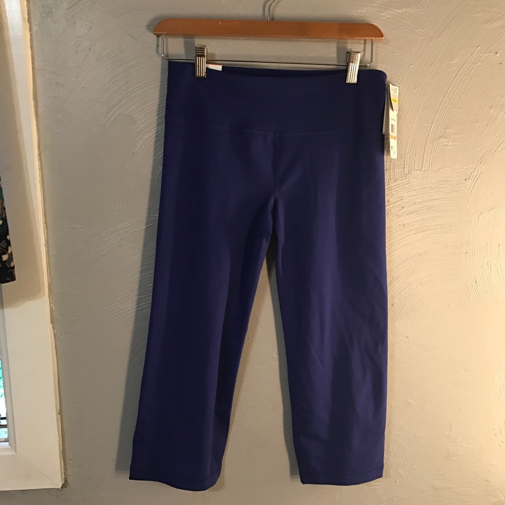 NWT Purple Underarmour Cropped Leggings
