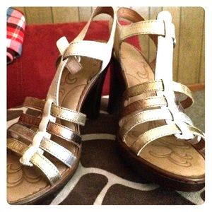 White and metallic sandal/heels