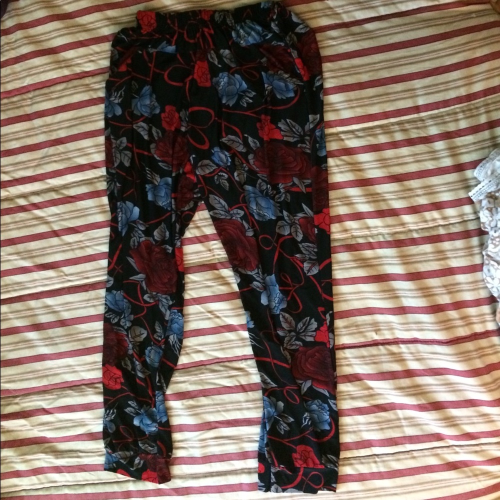 Boho pants, rosy pattern