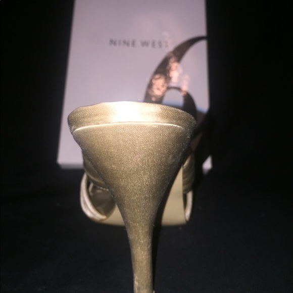 Nine West light Gold Satin Heels - Picture 3 of 3