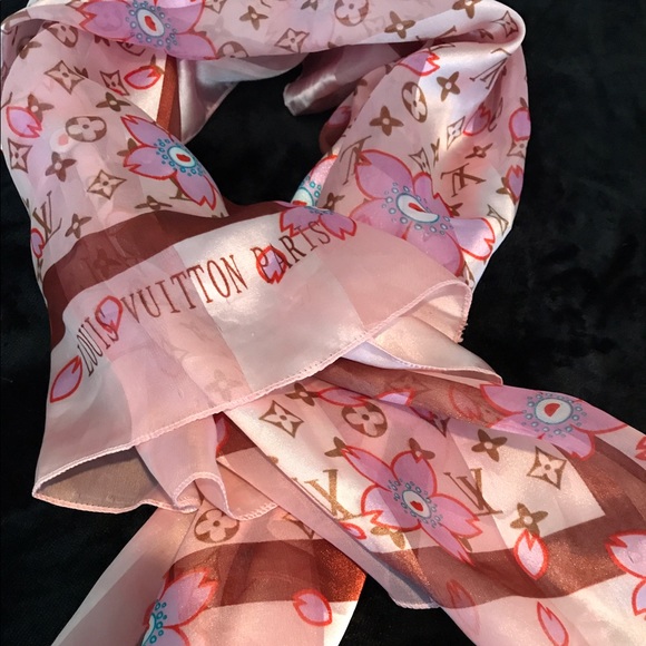 LOUIS VUITTON 💫NWOT 💯% SILK SCARF - Picture 7 of 7