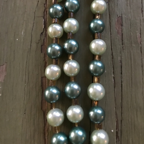 Vintage Set of 3 Strand Pearls in Shades of Green - Picture 4 of 5