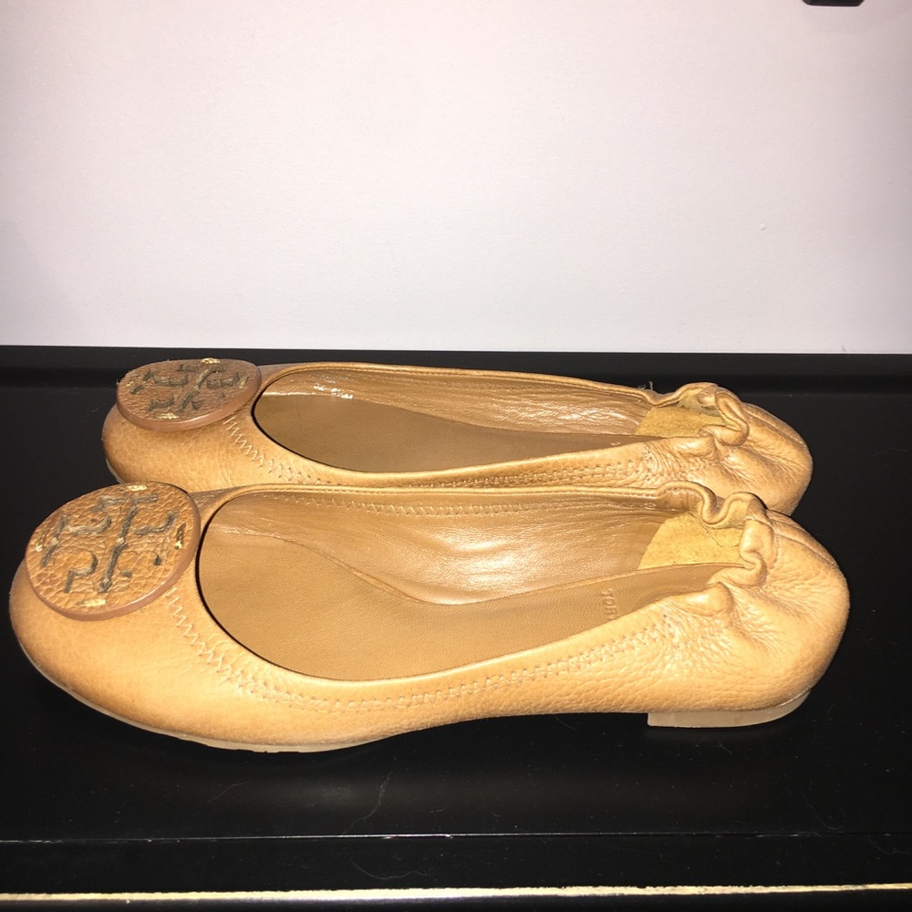 TORY BURCH Women's Tan Flats Size 6.5