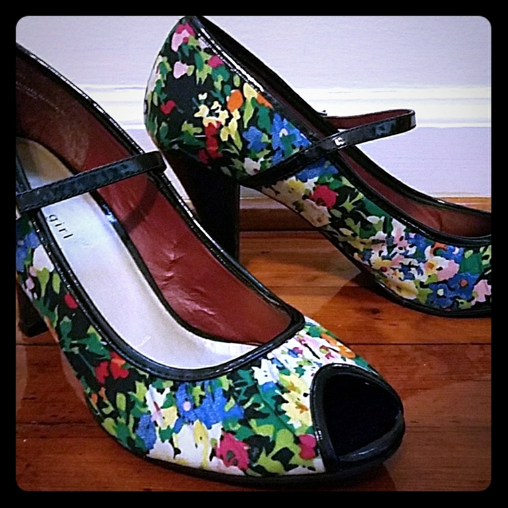 Floral printed heels, size 8.5