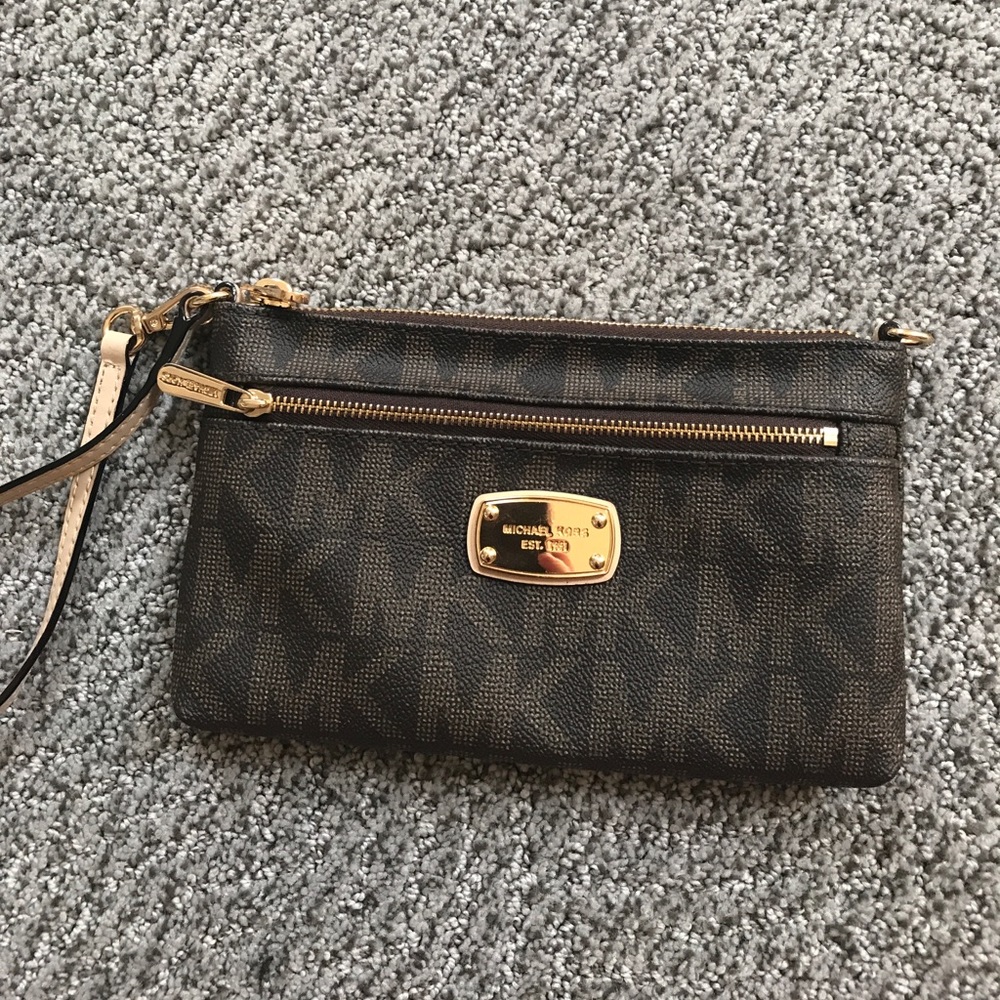 ❗️SALE ❗️🔥 Michael Kors Wristlet