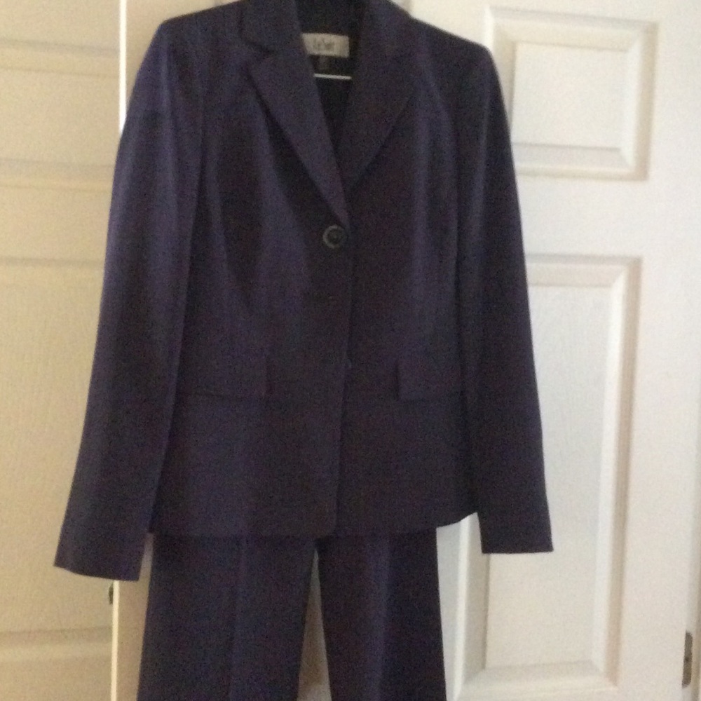 Pant suit