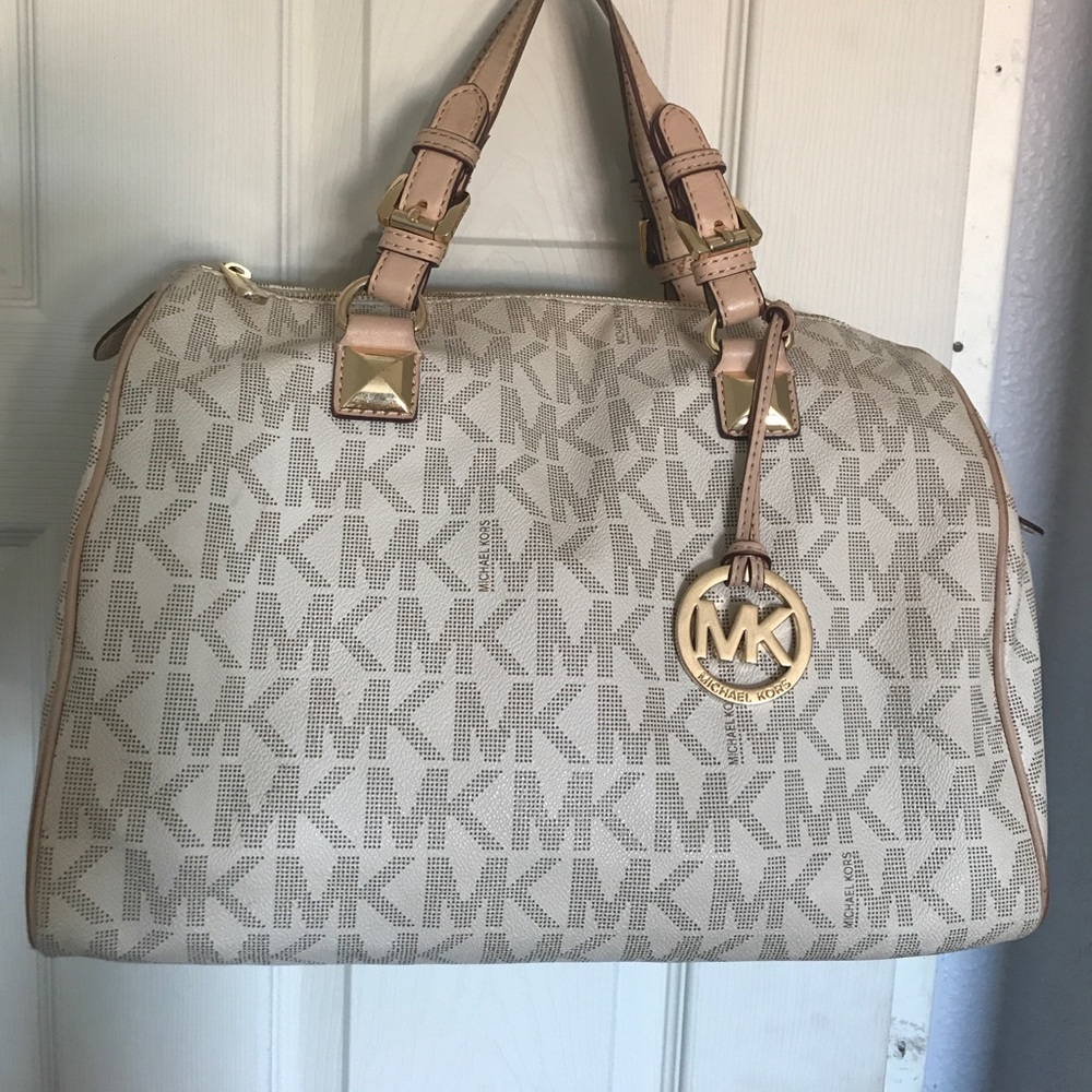 MICHAEL Michael Kors Signature Mercer Med. Duffle - Picture 2 of 6
