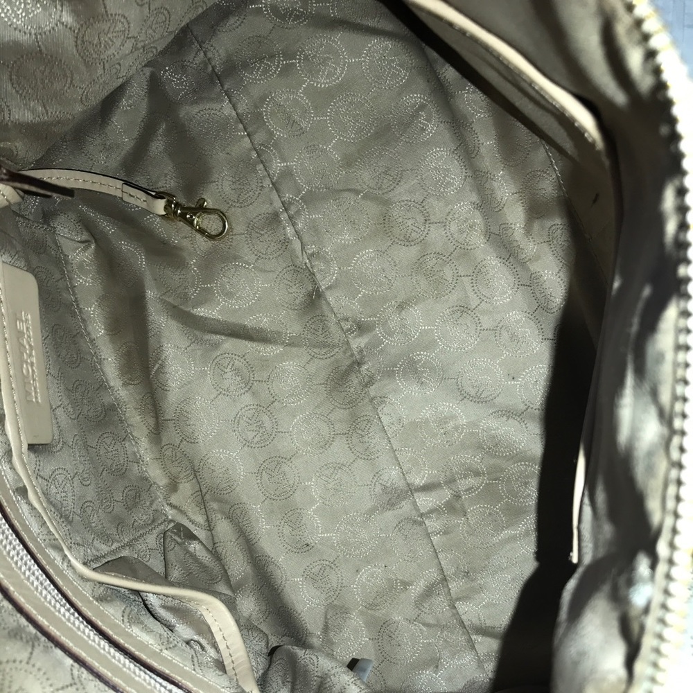 MICHAEL Michael Kors Signature Mercer Med. Duffle - Picture 3 of 6