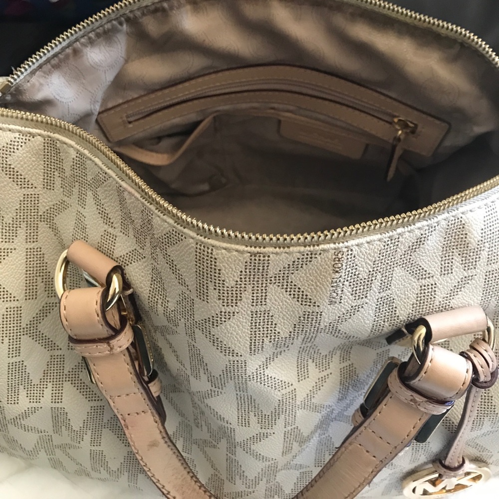 MICHAEL Michael Kors Signature Mercer Med. Duffle - Picture 4 of 6