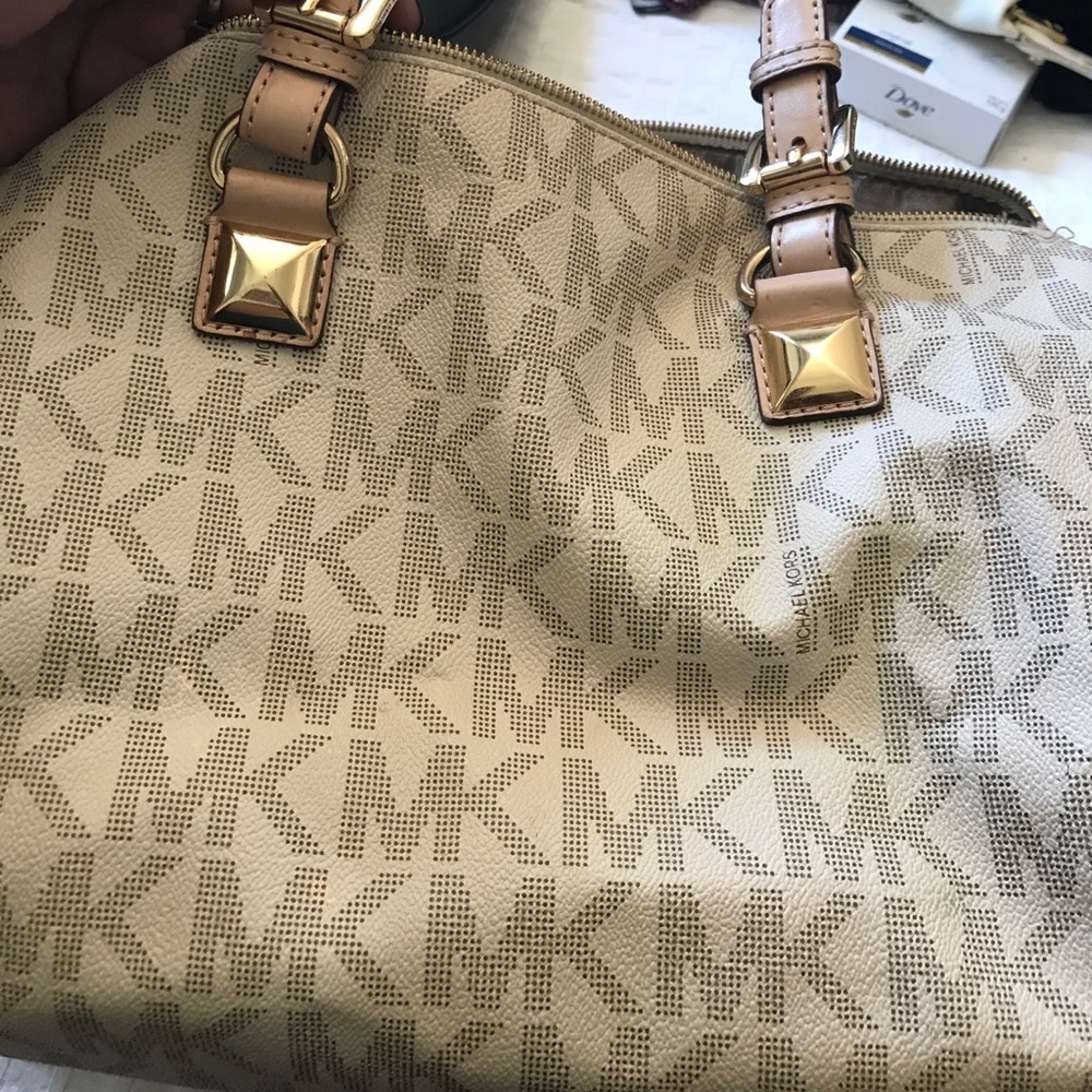 MICHAEL Michael Kors Signature Mercer Med. Duffle - Picture 6 of 6