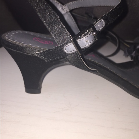 2 inch Black and Navy Blue Heels - Picture 2 of 3