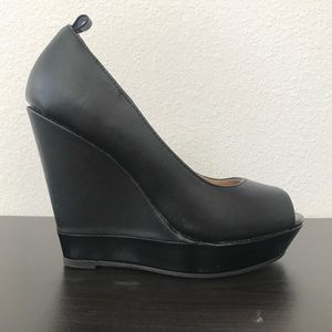 p e e p T O E w e d g e s//$10