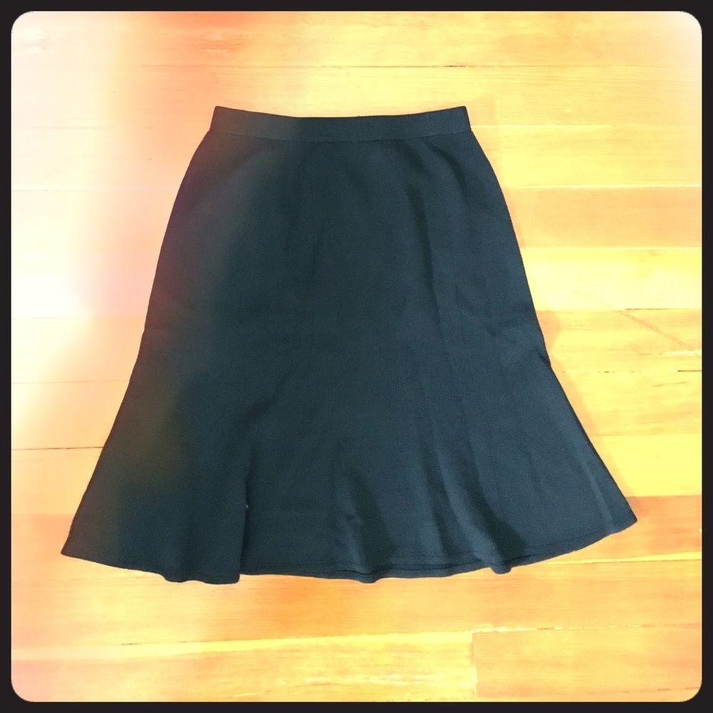 St. John black elastic waist skirt