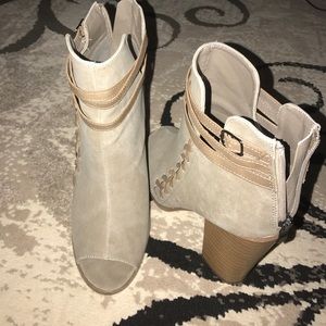 Cute booties! Bundle and save!!! 💰