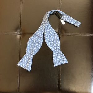 Vineyard Vines Bow tie