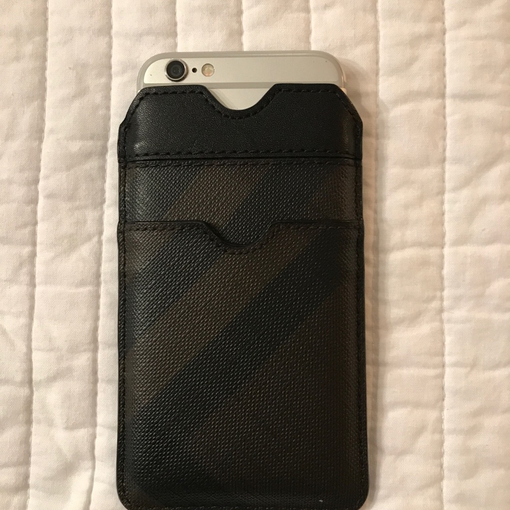 Burberry iPhone cover pouch