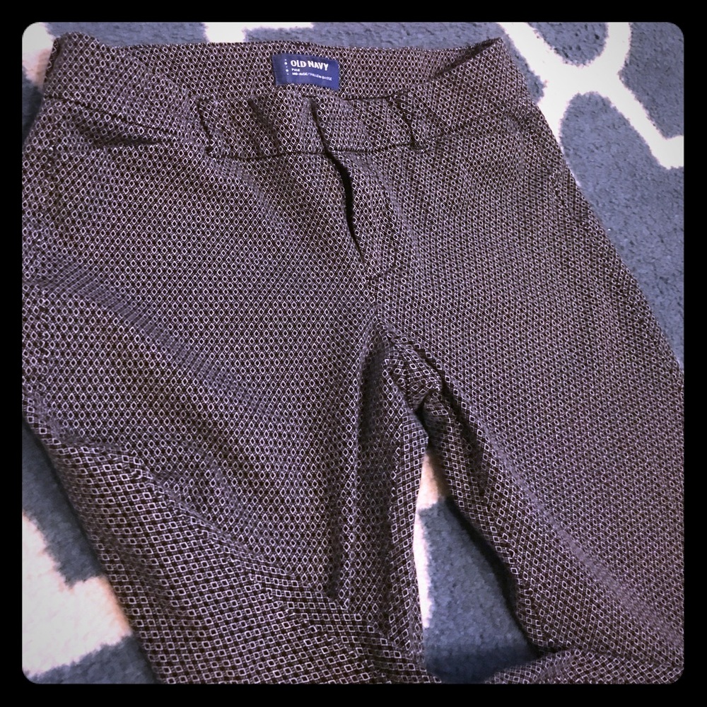 Like new Old Navy Mid-Rise Pixie Pants